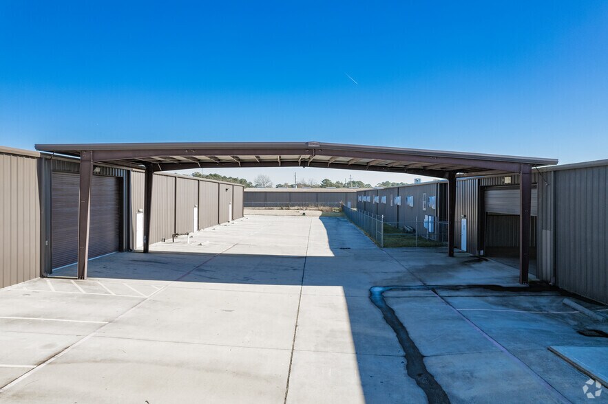 More Photos Of 12306 Shiloh Church Rd, Houston Warehouse For Lease