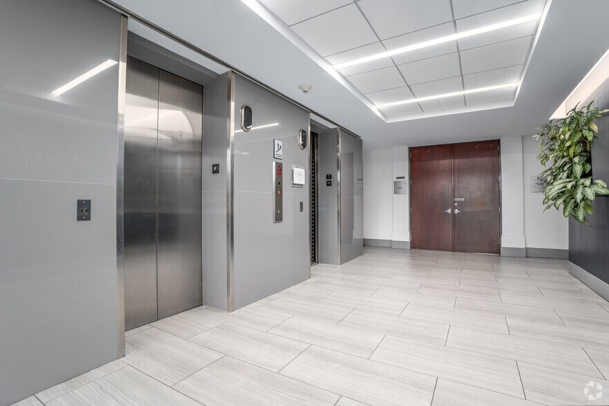 More Photos Of 2626 Glenwood Ave, Raleigh Office For Lease