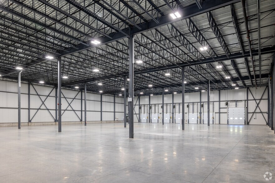 More Photos Of 1110 Rue Bousquet, Granby Warehouse For Sale