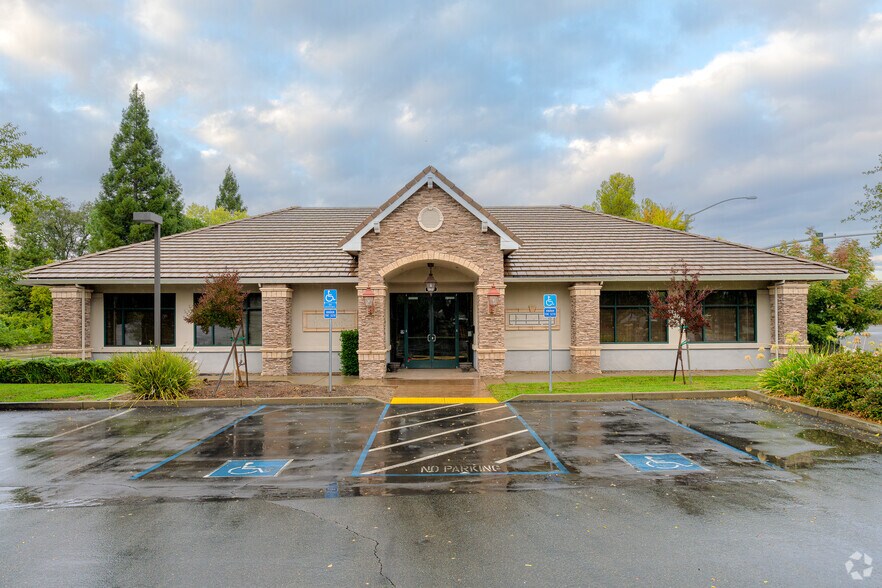More Photos Of 6806 Fallsbrook Ct, Granite Bay Office For Sale