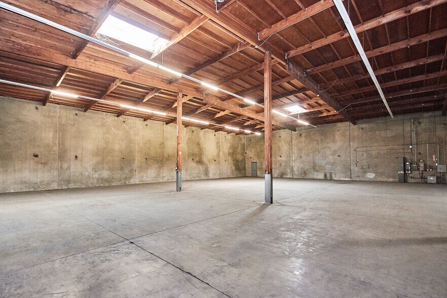 More Photos Of 6840-6846 Suva St, Bell Gardens Unknown For Lease