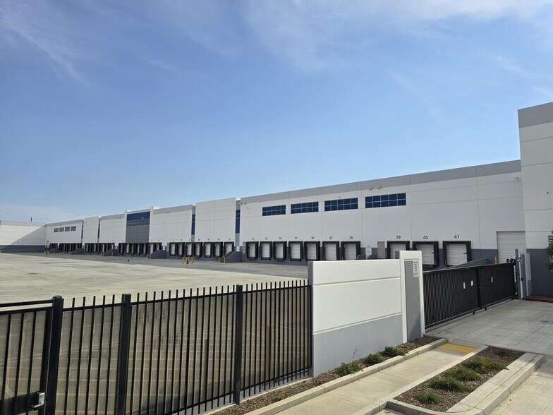 More Photos Of 23840-23842 Rider St, Perris Distribution For Lease