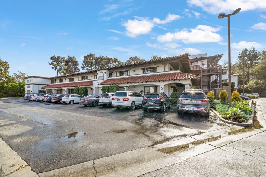 More Photos Of 25550 Hawthorne Blvd, Torrance Medical For Lease