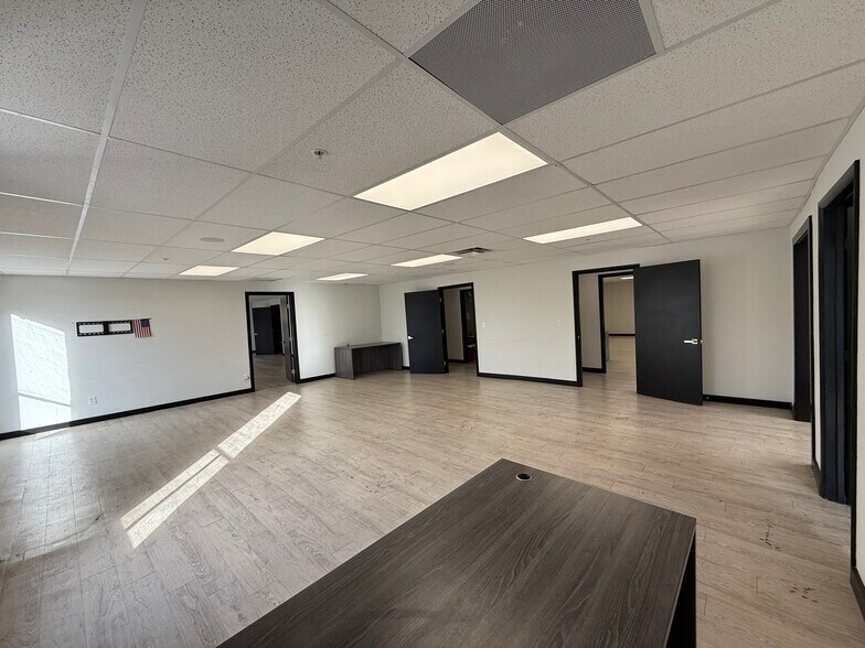 More Photos Of 6565 Beach Blvd, Jacksonville Loft Creative Space For Lease