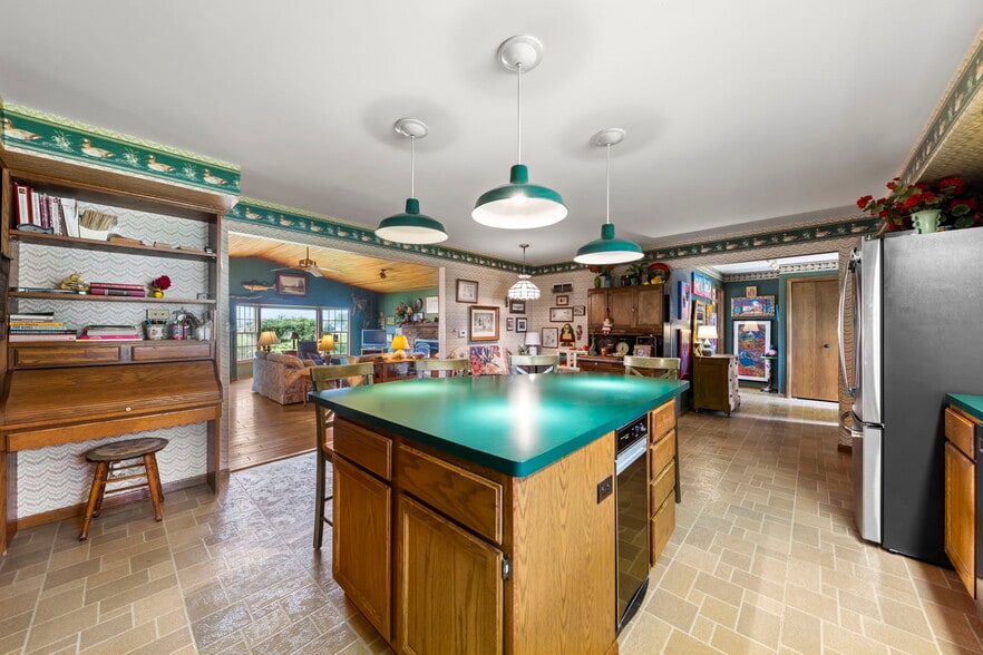 More Photos Of 1126 E State St, Sycamore Storefront Retail Residential For Sale