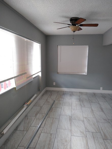 More Photos Of 2041 W Oakland Park Blvd, Oakland Park Storefront Retail Residential For Lease