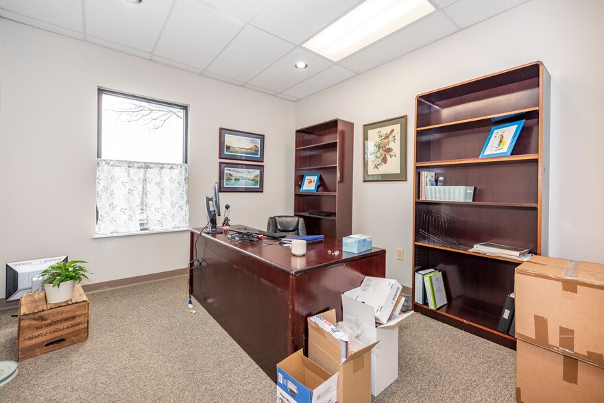 More Photos Of 12 Sammy McGhee Blvd, Jasper Medical For Sale