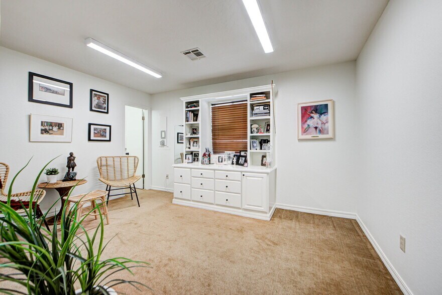 More Photos Of 2433 Wilcox Dr, Norman Freestanding For Lease