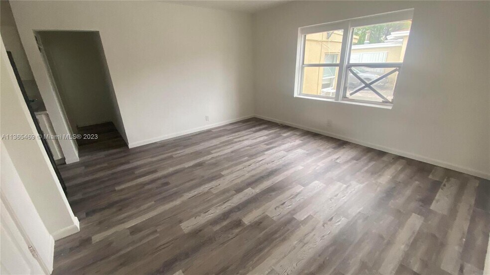 More Photos Of 1943-1947 Buchanan St, Hollywood Apartments For Sale