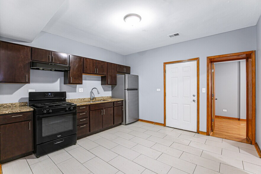 More Photos Of 8133 S Ingleside Avenue, Chicago Multifamily For Sale