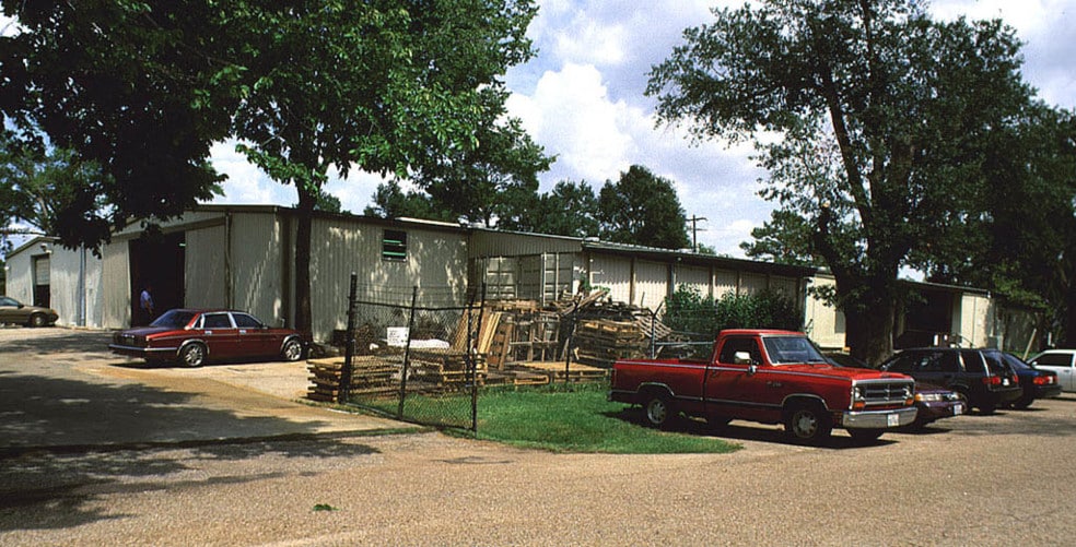 More Photos Of 8101 Hempstead Rd, Houston Warehouse For Sale