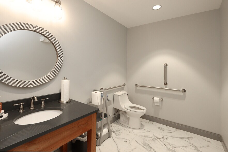 More Photos Of 4311 E Genesee St, De Witt Medical For Sale