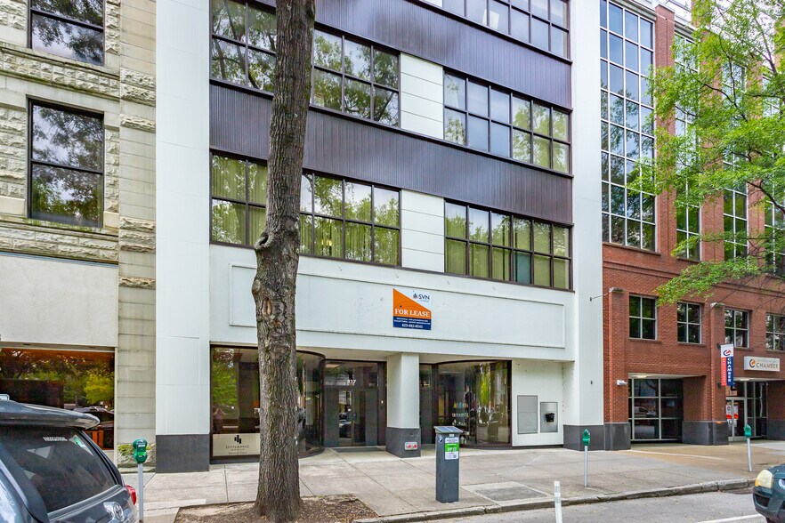 More Photos Of 817 Broad St, Chattanooga Loft Creative Space For Lease