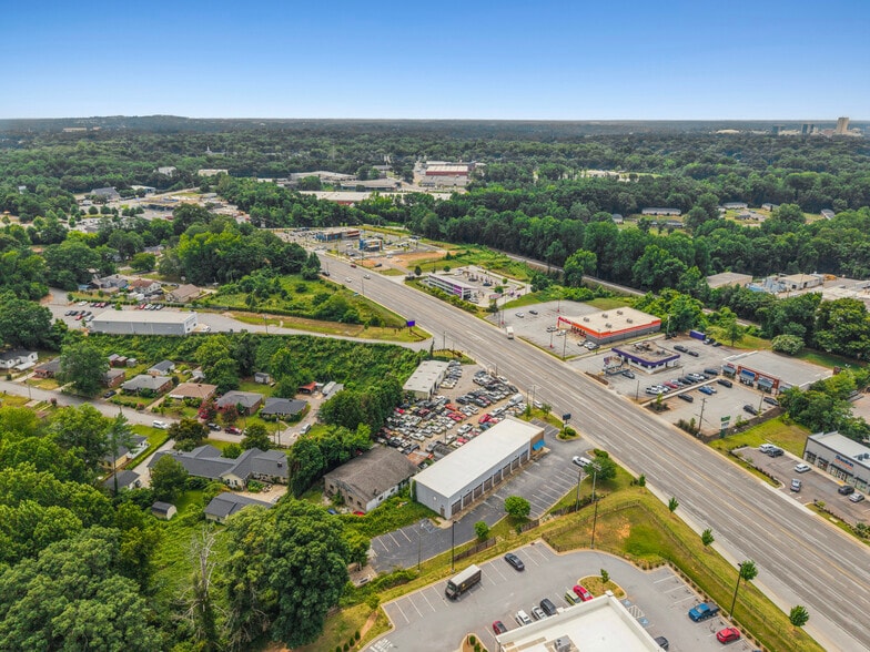 More Photos Of 3110 N Pleasantburg Dr, Greenville Auto Repair For Sale