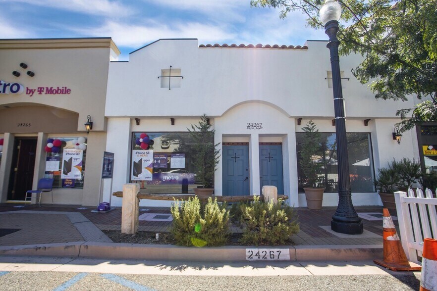 More Photos Of 24263 Main St, Newhall Storefront For Sale