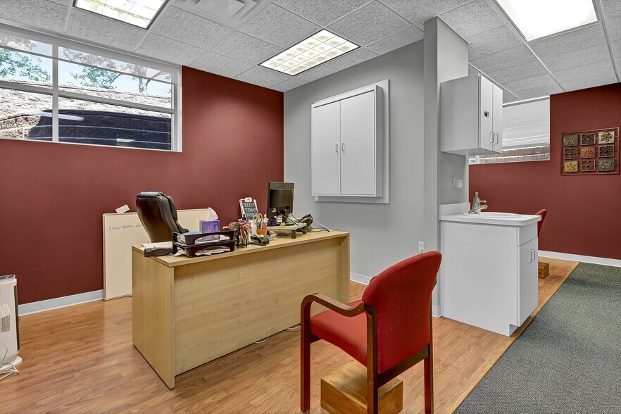 More Photos Of 1511 Northway Dr, Saint Cloud Medical For Sale