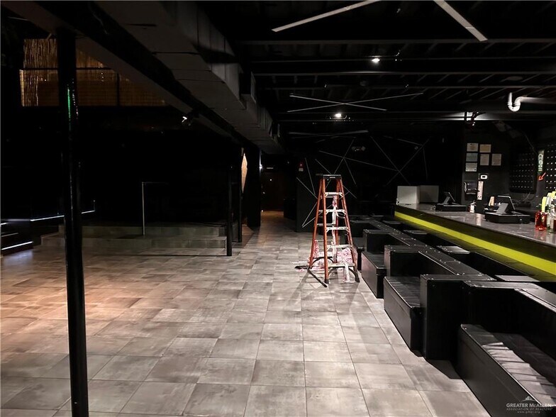 More Photos Of 200 S 17th St, McAllen Bar For Sale