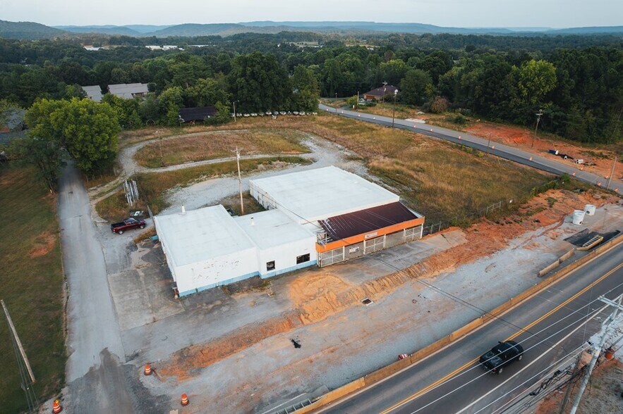 More Photos Of 1470 S Jefferson Ave, Cookeville Showroom For Sale