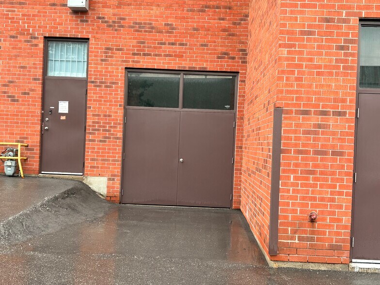 More Photos Of 2800 John St, Markham Light Distribution For Sale
