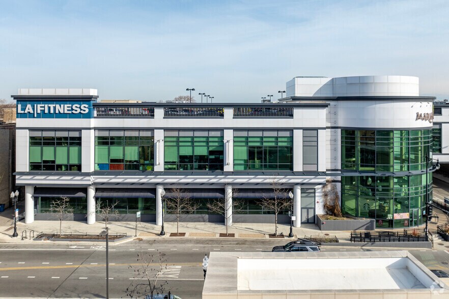 More Photos Of 1800 W Lawrence Ave, Chicago General Retail For Lease