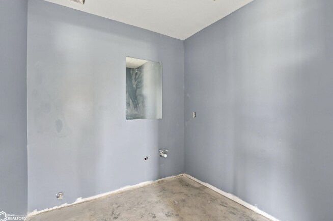More Photos Of 1307 Broadway St, West Burlington Freestanding For Sale