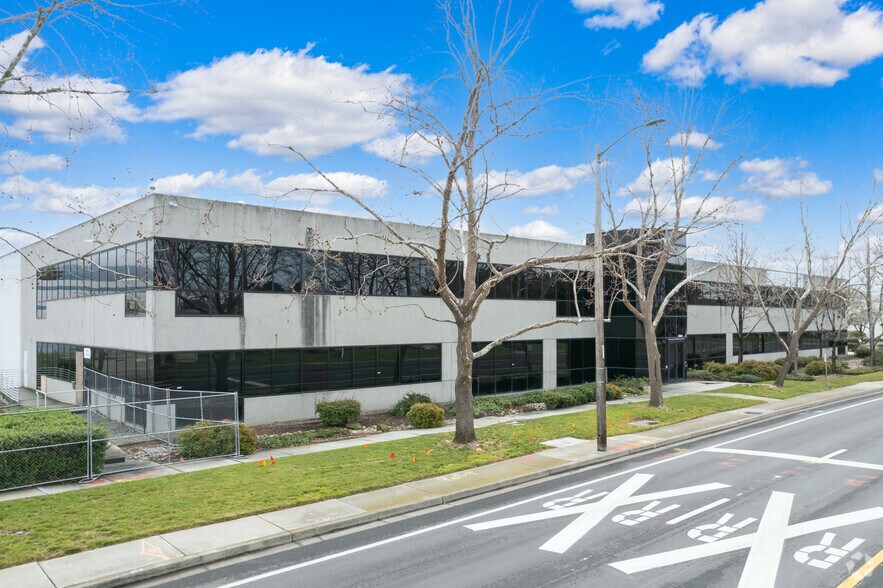 More Photos Of 30680 Huntwood Ave, Hayward Research And Development For Lease