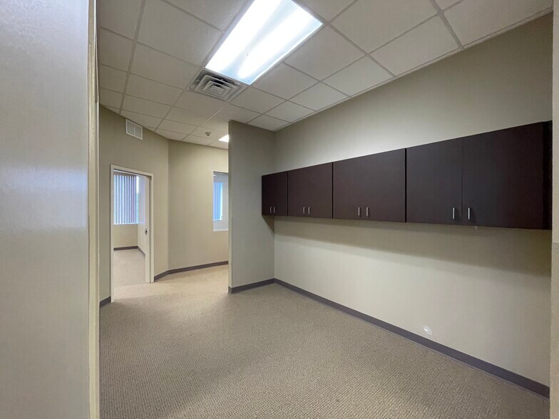 More Photos Of 1010 Davis St, Jacksonville Office For Lease