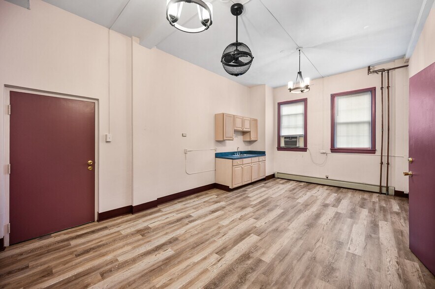 More Photos Of 16903 Fischer Rd, Cleveland Office For Sale