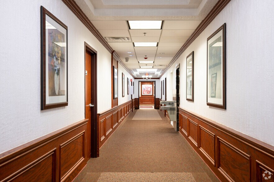 More Photos Of 1616 Grand Ave, Waukegan Medical For Lease