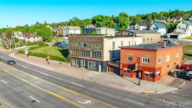 More Photos Of 407 W Memorial Dr, Houghton Freestanding For Sale