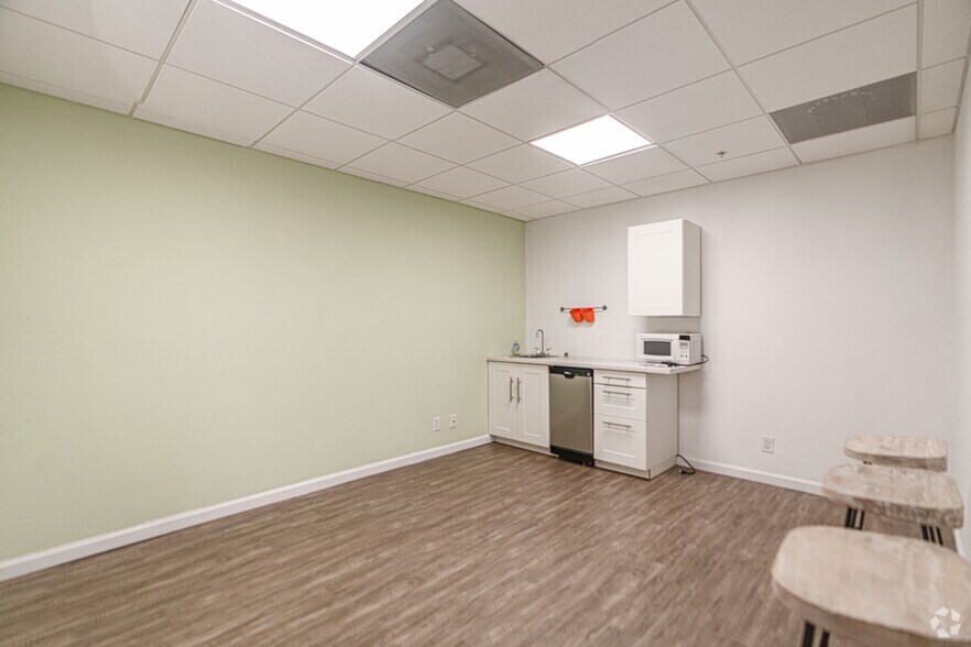 More Photos Of 2755 E Oakland Park Blvd, Fort Lauderdale Office For Lease