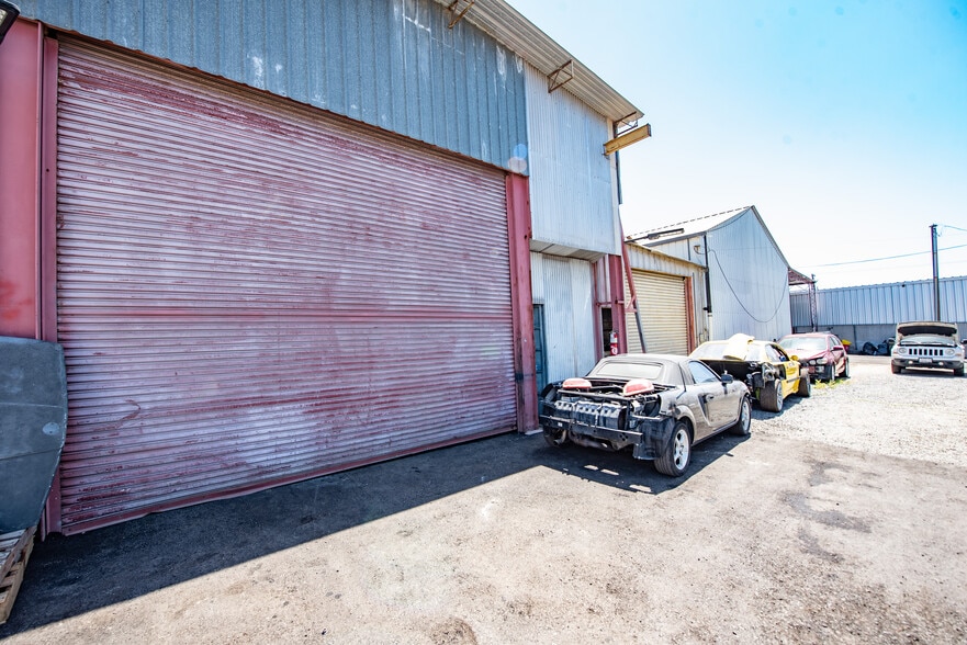 More Photos Of 1121-1135 Sweetwater Ln, Spring Valley Manufacturing For Lease