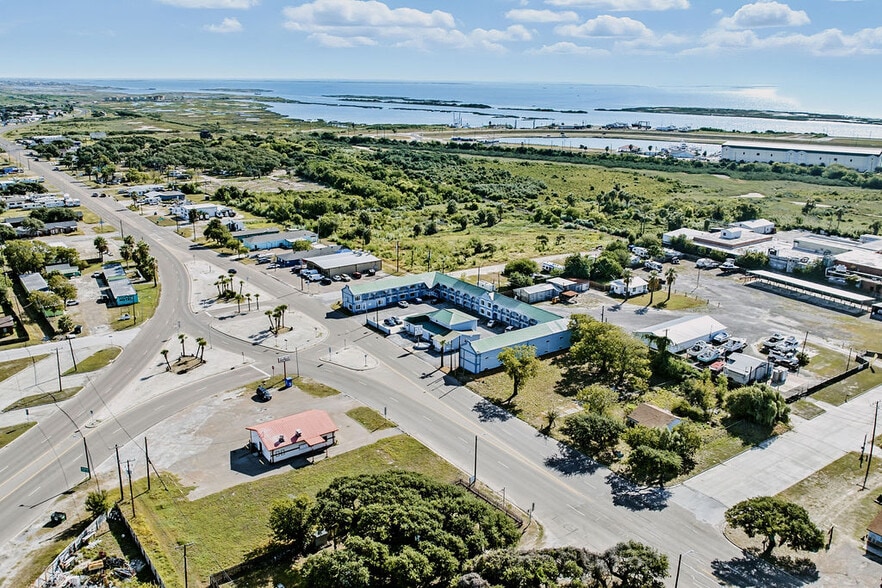 More Photos Of 545 N Commercial St, Aransas Pass Hotel For Sale