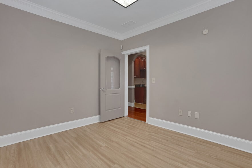 More Photos Of 4720 Peachtree Industrial Blvd, Berkeley Lake Office For Lease
