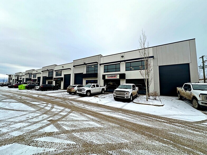 More Photos Of 400 Mackenzie Blvd, Fort McMurray Flex For Sale