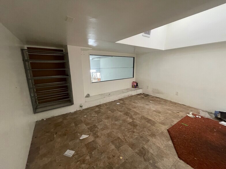 More Photos Of 10009 Astoria Blvd, East Elmhurst Storefront For Lease