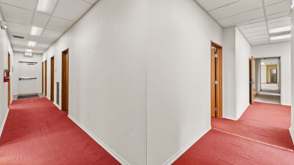 More Photos Of 507 Hickory St, Texarkana Office For Sale