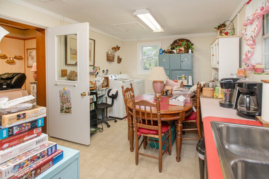 More Photos Of 400 Main St, Clinton Freestanding For Sale