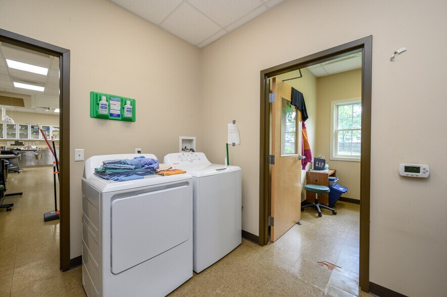 More Photos Of 612 Mount Pleasant Ave, West Orange Veterinarian Kennel For Sale