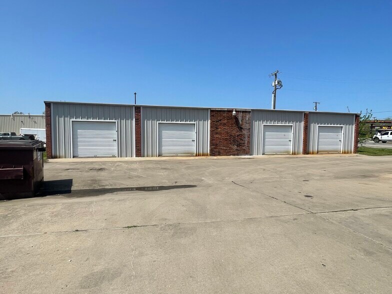 More Photos Of 931 E Dallas Ave, Cooper Self Storage For Sale