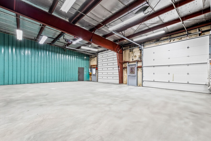 More Photos Of 6 Lark Industrial Pky, Greenville Self Storage For Lease