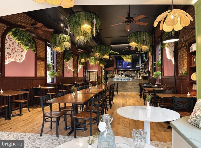 More Photos Of 41 N Main St, New Hope Restaurant For Sale