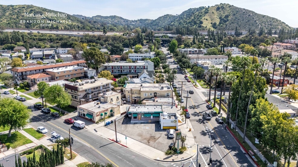 Primary Photo Of 1600 E Chevy Chase Dr, Glendale General Retail For Sale