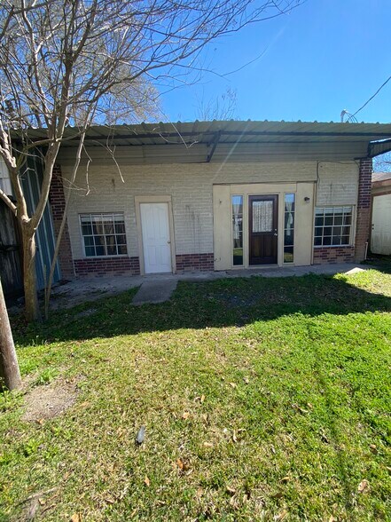 More Photos Of 828 Oak St, Houston Specialty For Sale