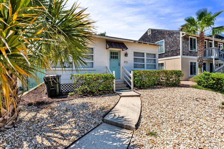 More Photos Of 372 Ahern St, Atlantic Beach Loft Creative Space For Sale