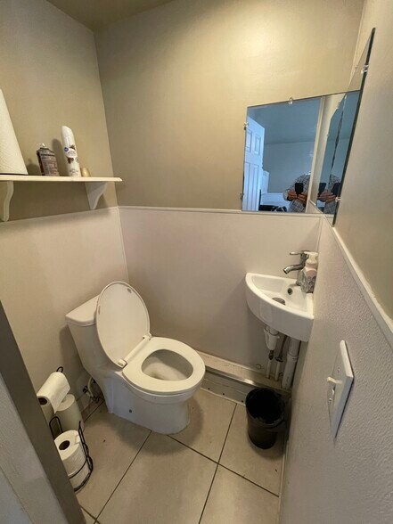 More Photos Of 148 1/2 Cannon St, Charleston Storefront Retail Office For Sale