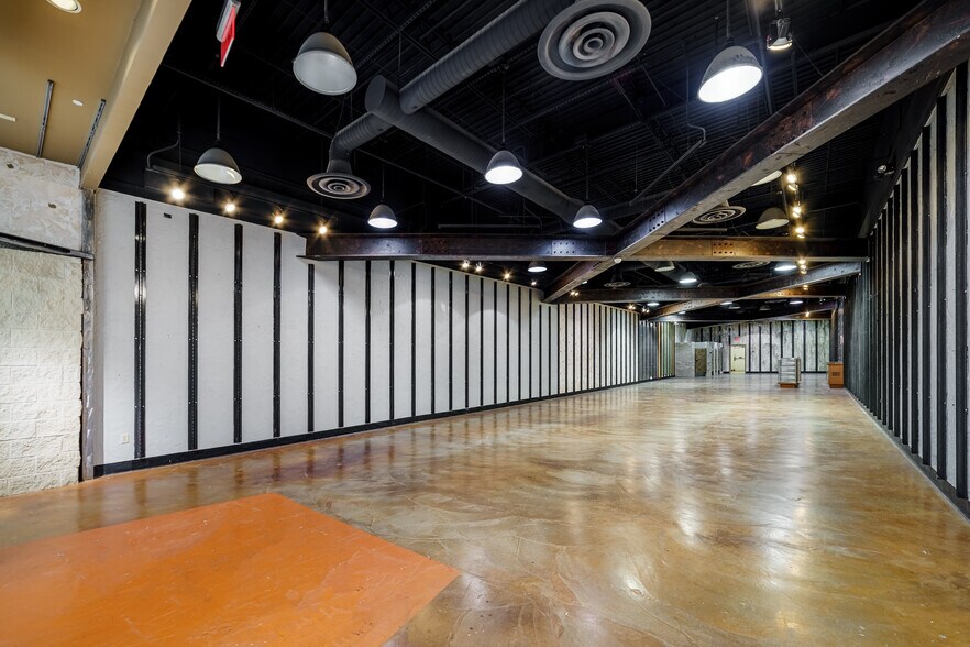 More Photos Of 2209 Richland Mall, Mansfield Storefront For Lease