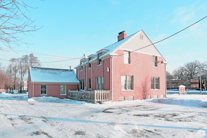 More Photos Of 26611 Woodward Ave, Huntington Woods Office For Sale