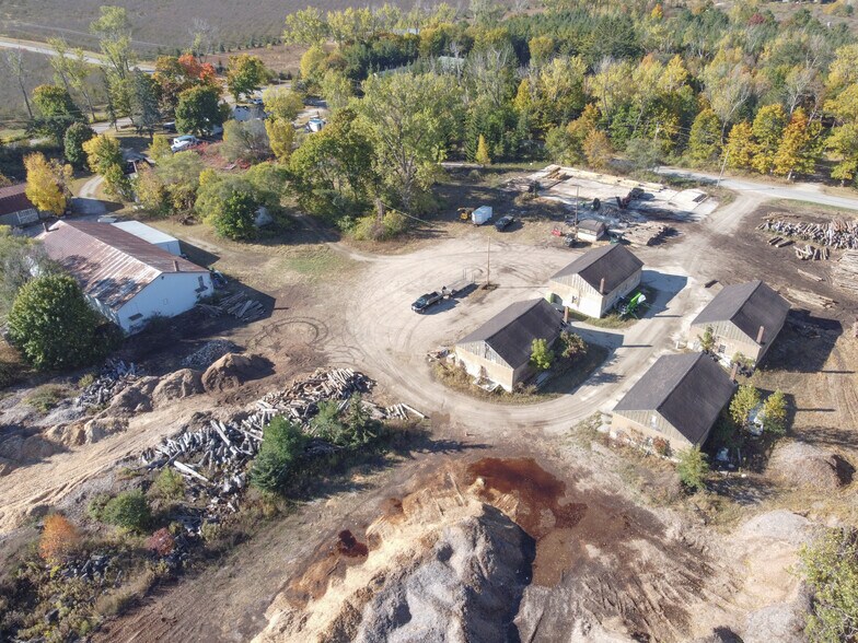 More Photos Of 5052 Reynolds Rd, Sturgeon Bay Flex For Sale