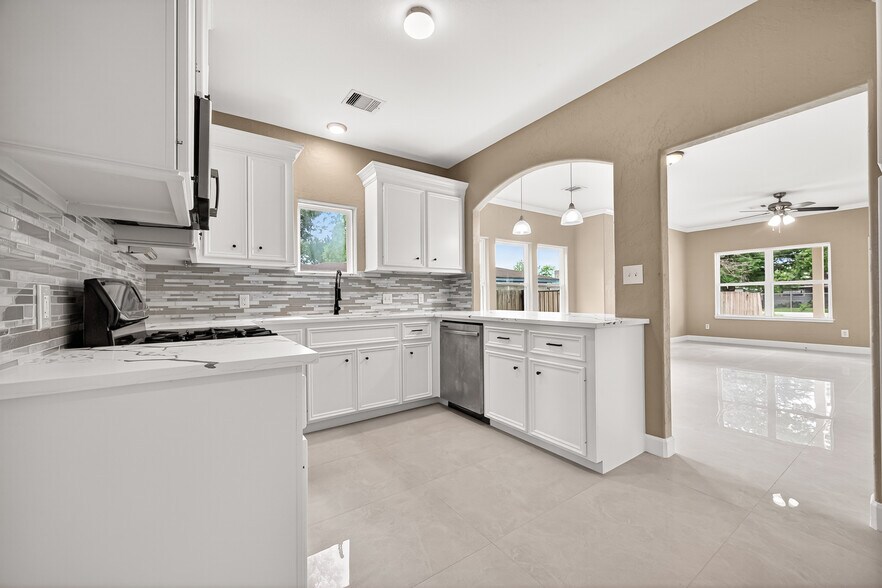 More Photos Of 14134 Packard St, Houston Specialty For Sale